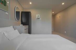 Workers Hotel Ansan by Aank