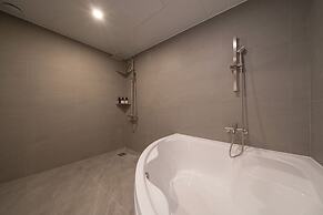 Workers Hotel Ansan by Aank