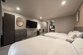 Workers Hotel Ansan by Aank