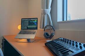 Workers Hotel Ansan by Aank