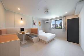 Workers Hotel Ansan by Aank