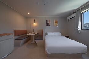 Workers Hotel Ansan by Aank