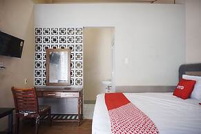 OYO 93003 B32 Homestay