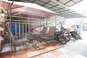 OYO 93003 B32 Homestay