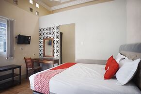 OYO 93003 B32 Homestay