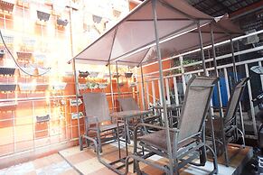 OYO 93003 B32 Homestay