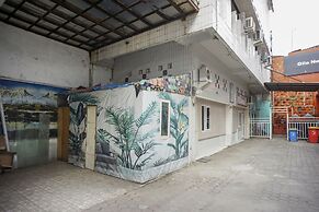 OYO 93003 B32 Homestay