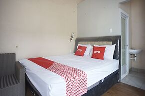 OYO 93003 B32 Homestay