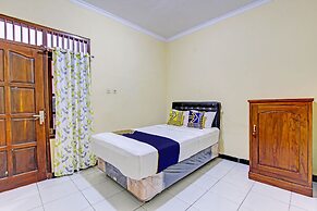 SPOT ON 93007 Guest House Lestari