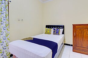 SPOT ON 93007 Guest House Lestari