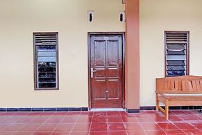 SPOT ON 93007 Guest House Lestari