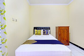 SPOT ON 93007 Guest House Lestari