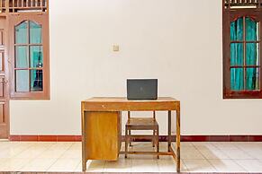 SPOT ON 93007 Guest House Lestari