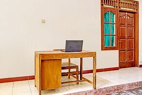 SPOT ON 93007 Guest House Lestari