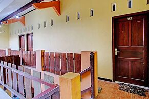 SPOT ON 93007 Guest House Lestari