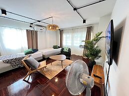 MINI-ME HUBS - Charm Suites in Old City