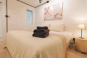 MINI-ME HUBS - Charm Suites in Old City