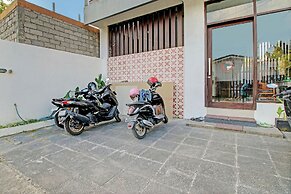 Collection O 93004 Double D Guest House