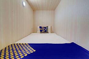 SPOT ON 92975 Aria Hostel Capsul Cihampelas