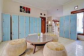 SPOT ON 92975 Aria Hostel Capsul Cihampelas