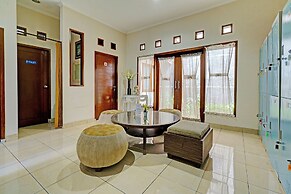 SPOT ON 92975 Aria Hostel Capsul Cihampelas