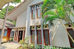 SPOT ON 92975 Aria Hostel Capsul Cihampelas