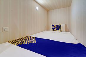 SPOT ON 92975 Aria Hostel Capsul Cihampelas