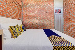 OYO Life 93010 Omah Bareng Syariah Sambisari