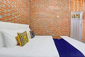 OYO Life 93010 Omah Bareng Syariah Sambisari