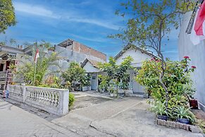 OYO Life 92921 Omaya Kost Syariah