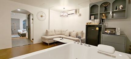 Pooh Beach Resort & Spa