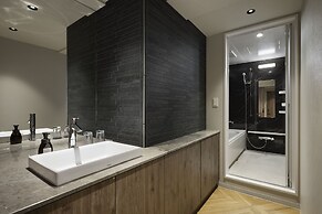 the b osaka-shinsekai