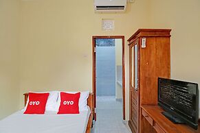 OYO 92952 Nirmala Guest House