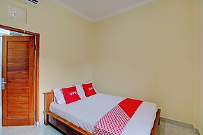 OYO 92952 Nirmala Guest House