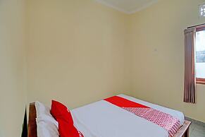 OYO 92952 Nirmala Guest House