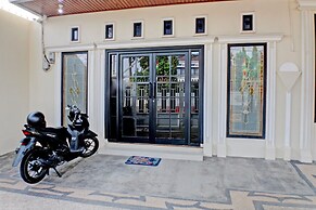 Super OYO 92945 Guest House Nusa Indah Syariah