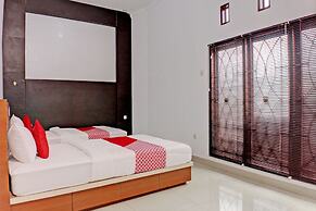 Super OYO 92945 Guest House Nusa Indah Syariah