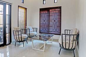 Super OYO 92945 Guest House Nusa Indah Syariah