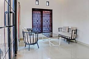 Super OYO 92945 Guest House Nusa Indah Syariah