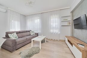 Family Apartment With AC by Renters