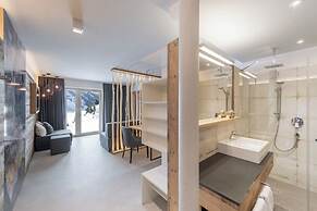 Mondschein Hotel and Chalet