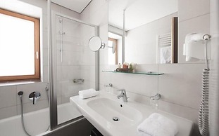 Mondschein Hotel and Chalet