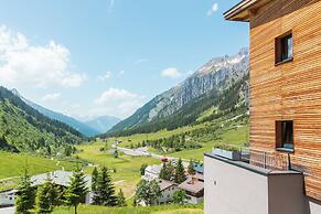 Mondschein Hotel and Chalet