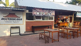 Collection O 93028 Homestay Joglo Ibu