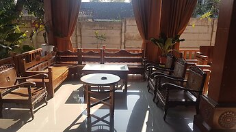 Collection O 93028 Homestay Joglo Ibu