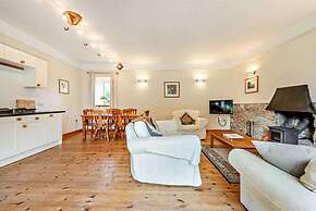 Comfortable Airy 5-bed Apartment in Llandysul