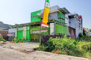 Super OYO 93012 Griya Kencana Asri Syariah