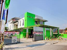 Super OYO 93012 Griya Kencana Asri Syariah