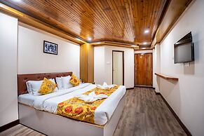 Muscatel Stardust - Chowrasta Mall Road