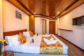 Muscatel Stardust - Chowrasta Mall Road